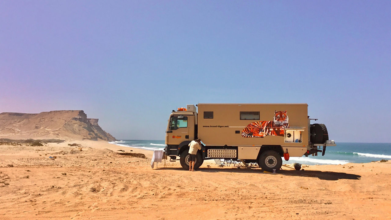 Direkt am Meer mit dem Camper einem MAN TGM 13.290